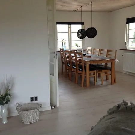Ny Istandsat Traehus I Givskud Ferienhaus