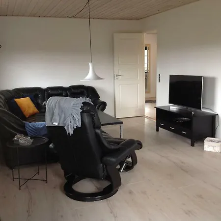 Ny Istandsat Traehus I Givskud Hébergement de vacances *