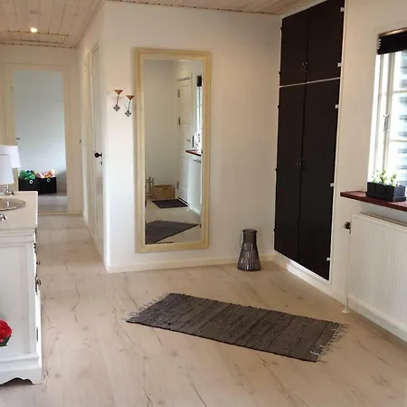 Ny Istandsat Traehus I Givskud * Give